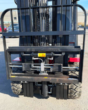 Load image into Gallery viewer, Brand New LPG Outdoor forklift ELF, FL30T with cabin 6600 Lbs