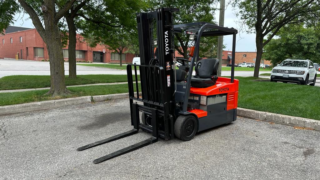 TOYOTA ELECTRIC 4000 LBS. 3 WHEELER