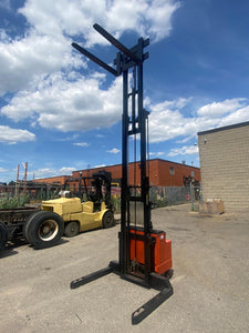 BT STACKER ELECTRIC 3000 LBS.