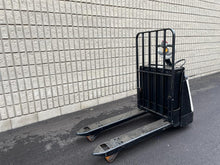 Load image into Gallery viewer, CROWN WALKIE ELECTRIC 4500 LBS.